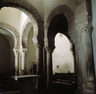 Detail of the interior of the church of Santa María de Lebeña, it should be noted the horseshoe a?