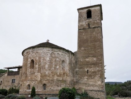 Church of Sant Esteve of Olius, 12th century, the bell tower was built in the 16th century.