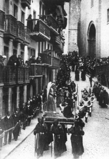 Easter, Good Friday procession in Fuenterrabía (Guipúzcoa), Postcards from the 1920s.