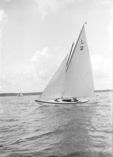 The 6 Metre Cynthia sailing upwind, 1912. Creator: Kirk & Sons of Cowes.