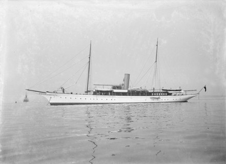 The steam yacht 'Maid of Honour' at anchor, 1914. Creator: Kirk & Sons of Cowes.