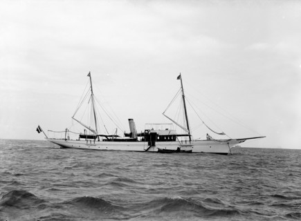 The steam yacht 'Beg Hir', 1914. Creator: Kirk & Sons of Cowes.