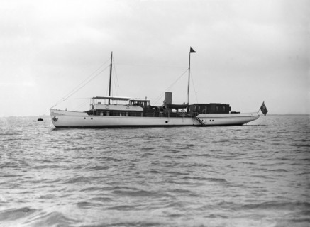 The steam yacht 'Sardonyx' at anchor, 1913. Creator: Kirk & Sons of Cowes.