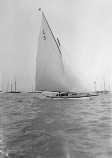 Capt R J Dixon winning the 6 Metre race in 'Jonquil'. Creator: Kirk & Sons of Cowes.