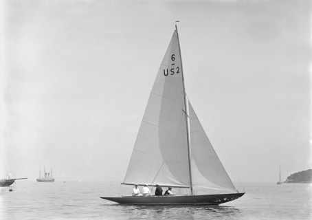 The 6 Metre 'Montauk' in light winds, 1921. Creator: Kirk & Sons of Cowes.