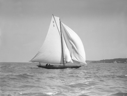 The 8 Metre 'Endrick', 1911. Creator: Kirk & Sons of Cowes.