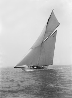 The 15 Metre cutter 'Ma'oona' sailing close-hauled, 1914. Creator: Kirk & Sons of Cowes.