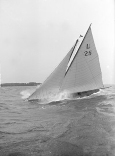 'Cremona' crashes through wave, 1913. Creator: Kirk & Sons of Cowes.