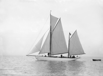The yawl 'Meander' sailing in close-hauled, 1913. Creator: Kirk & Sons of Cowes.