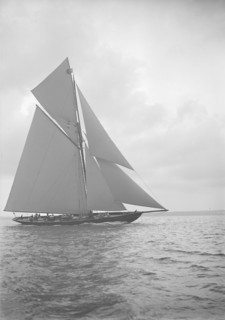 The 221 ton gaff-rigged cutter 'Britannia' sailing close-hauled, 1913. Creator: Kirk & Sons of Cowes.