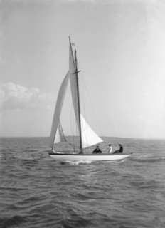 The 6 Metre 'Correnzia', 1911. Creator: Kirk & Sons of Cowes.