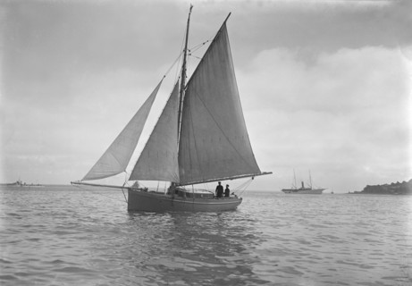 The cutter 'Sophie' sailing upwind. Creator: Kirk & Sons of Cowes.