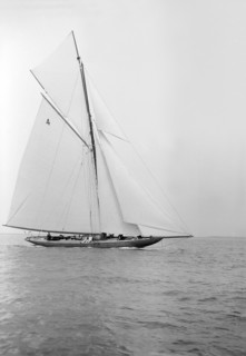 The beautiful 52 ft cutter 'Sonya' sailing close-hauled, 1913. Creator: Kirk & Sons of Cowes.