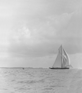 The racing cutter 'Terpisichore' running downwind, 1922. Creator: Kirk & Sons of Cowes.