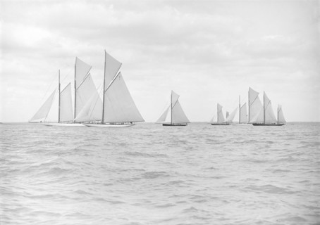 Start for the King's Cup yacht race, 1913. Creator: Kirk & Sons of Cowes.