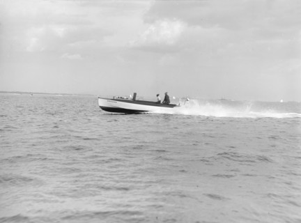 Planning motor boat 'Crusader', 1914. Creator: Kirk & Sons of Cowes.