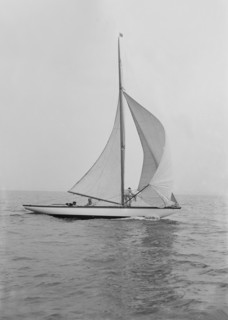 The 6 Metre 'Vanda' sailing with spinnaker, 1914. Creator: Kirk & Sons of Cowes.