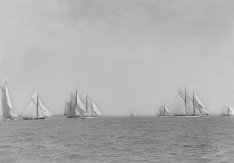 Start for the King's Cup yacht race, 1909. Creator: Kirk & Sons of Cowes.