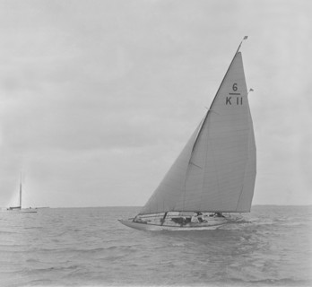The 6 Metre class 'Freesia' sailing close-hauled, 1921. Creator: Kirk & Sons of Cowes.