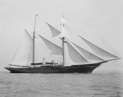 The 1894 built schooner 'Xarifa' under sail, 1899. Creator: Kirk & Sons of Cowes.