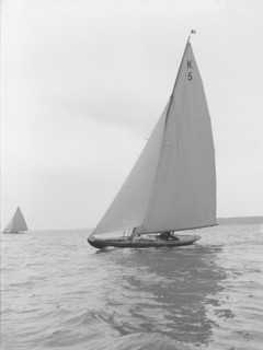 The 7 Metre yacht Strathendrick (K5), 1914. Creator: Kirk & Sons of Cowes.