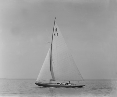 The 6 Metre class boat 'Jean' (K16) sailing close-hauled, 1921. Creator: Kirk & Sons of Cowes.