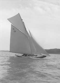 The 8 Metre sailing yacht 'Antwerpia' (H19), 1911. Creator: Kirk & Sons of Cowes.