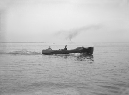 Yacht's motor launch under way, 1914. Creator: Kirk & Sons of Cowes.