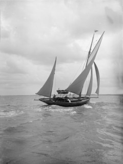 The yawl 'Moosk' under way, 1912. Creator: Kirk & Sons of Cowes.