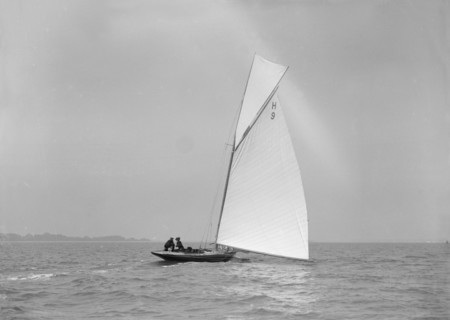 'Termagent' (H9), an early 8 Metre class yacht sails downwind, 1911. Creator: Kirk & Sons of Cowes.
