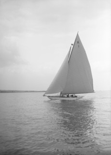 The 7 Metre class 'Marsinah', 1912. Creator: Kirk & Sons of Cowes.