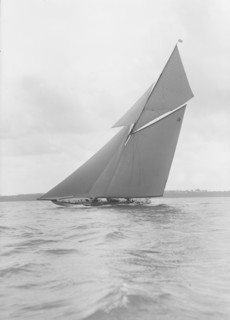 The gaff rigged 15 Metre yacht 'Paula III' sailing close-hauled, 1915. Creator: Kirk & Sons of Cowes.