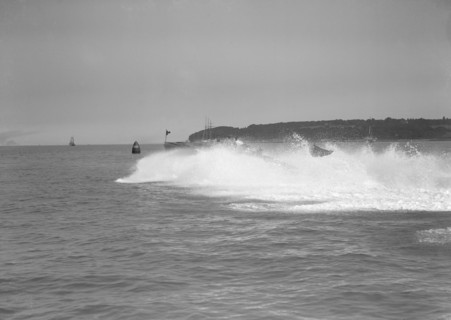 The power boat 'Maple-Leaf III' under way, 1911. Creator: Kirk & Sons of Cowes.
