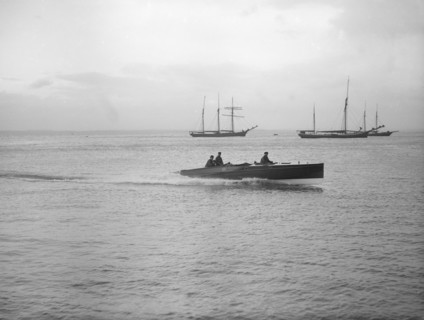 Hydroplane under way, 1913. Creator: Kirk & Sons of Cowes.