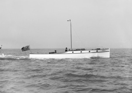 The cabin cruiser 'Minnehaha', 1914. Creator: Kirk & Sons of Cowes.