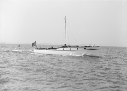 The cabin cruiser 'Minnehaha', 1914. Creator: Kirk & Sons of Cowes.