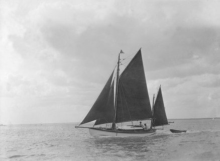 The 6 ton ketch 'Shona' under sail, 1921. Creator: Kirk & Sons of Cowes.