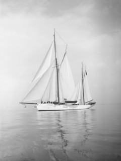 The 134 ton ketch 'Lavengro' under sail, 1911. Creator: Kirk & Sons of Cowes.