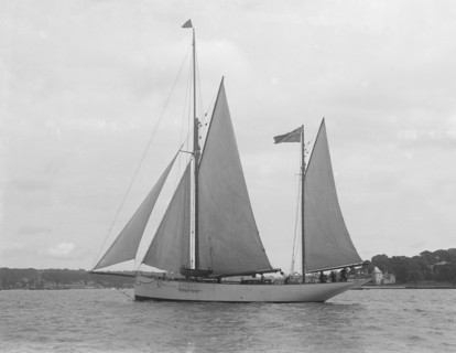 The 167 ton ketch 'Anemone' under sail, 1922. Creator: Kirk & Sons of Cowes.
