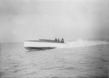 The 40 ft hydroplane 'Pioneer' under way. Creator: Kirk & Sons of Cowes.