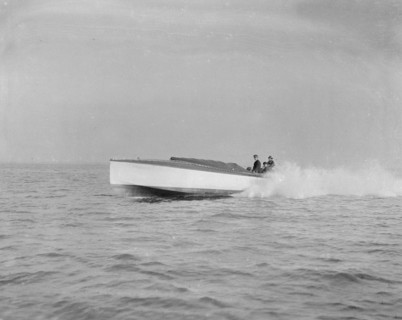 The 40 ft hydroplane 'Pioneer' under way. Creator: Kirk & Sons of Cowes.
