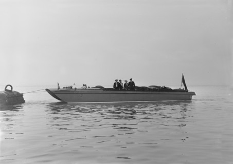 Sea sled 'Miss England' at mooring, 1922. Creator: Kirk & Sons of Cowes.