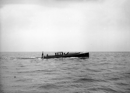Wolseley motor launch under way, 1913. Creator: Kirk & Sons of Cowes.