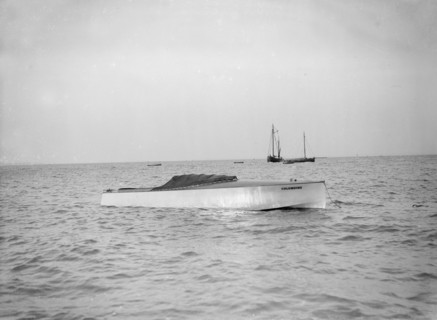 The hydroplane 'Columbine' at anchor. Creator: Kirk & Sons of Cowes.