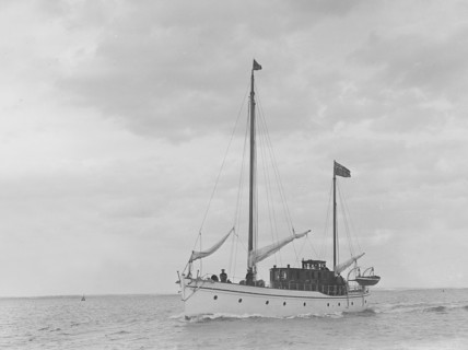 The 44 ton ketch 'Wayfarer', 1921. Creator: Kirk & Sons of Cowes.