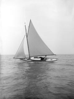 The gaff rigged yacht 'Nautilus', 1912. Creator: Kirk & Sons of Cowes.