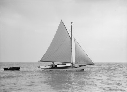 The gaff rigged yacht 'Nautilus', 1912. Creator: Kirk & Sons of Cowes.