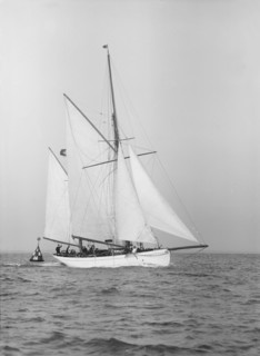 The 60 ft ketch 'Linth', 1912. Creator: Kirk & Sons of Cowes.
