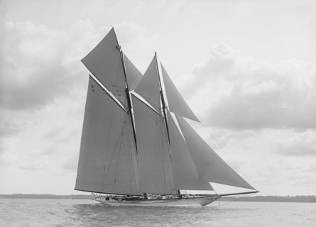 The handsome racing schooner 'Waterwitch', 1911. Creator: Kirk & Sons of Cowes.