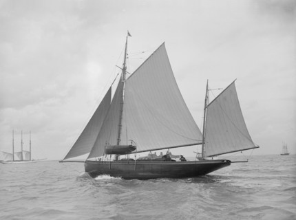 The yawl 'Moosk' under way, 1912. Creator: Kirk & Sons of Cowes.